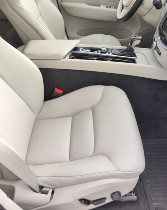 Volvo XC 60 cena 155000 przebieg: 23000, rok produkcji 2020 z Lipiany małe 232